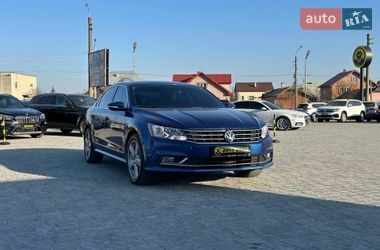 Седан Volkswagen Passat 2016 в Ивано-Франковске