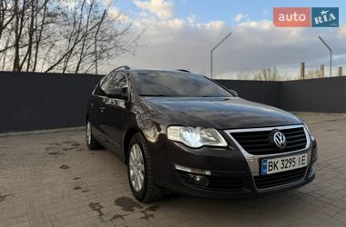Универсал Volkswagen Passat 2010 в Ровно