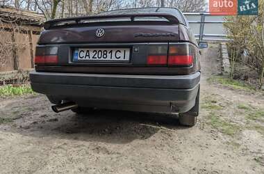 Седан Volkswagen Passat 1993 в Золотоноше