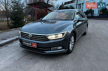 Универсал Volkswagen Passat 2015 в Киеве