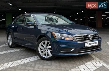 Седан Volkswagen Passat 2018 в Киеве