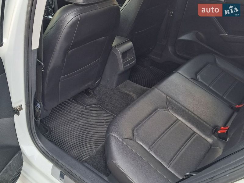 Седан Volkswagen Passat 2016 в Киеве