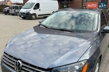 Седан Volkswagen Passat 2011 в Луцке