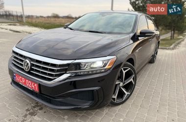 Седан Volkswagen Passat 2020 в Львове
