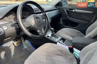 Универсал Volkswagen Passat 2011 в Яремче