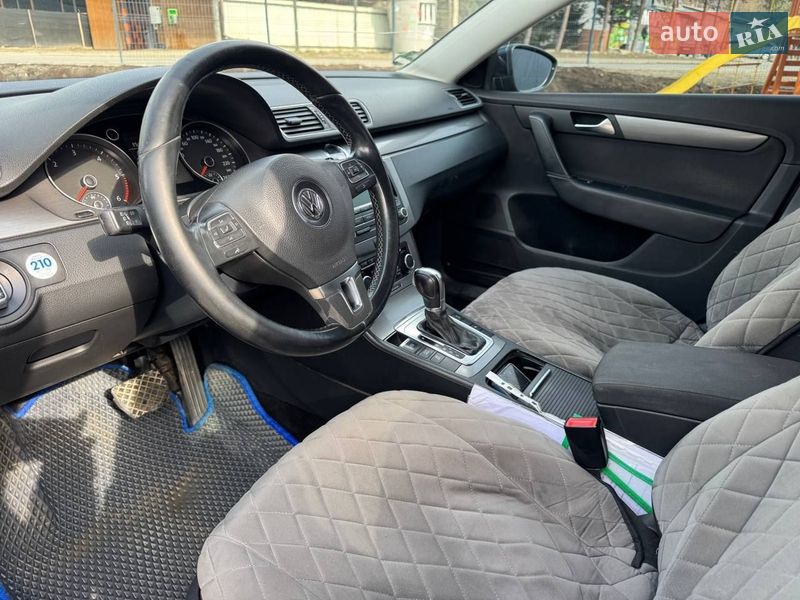 Универсал Volkswagen Passat 2011 в Яремче