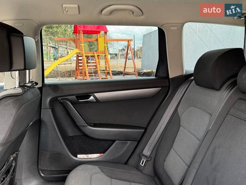 Универсал Volkswagen Passat 2011 в Яремче