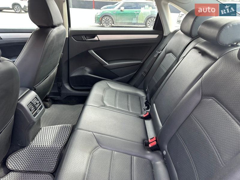 Седан Volkswagen Passat 2012 в Києві