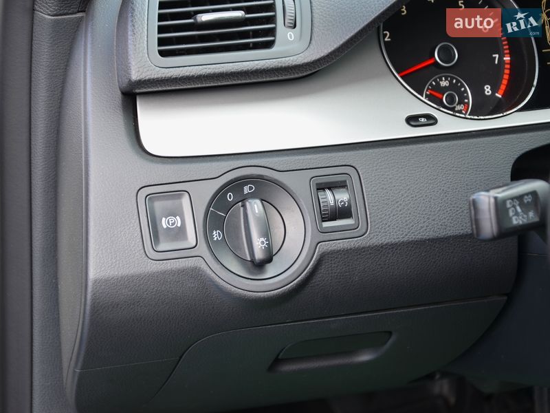 Седан Volkswagen Passat 2010 в Киеве