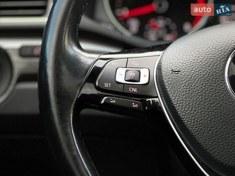 Седан Volkswagen Passat 2016 в Львове