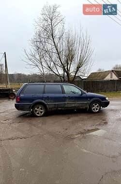 Універсал Volkswagen Passat 1995 в Богодухіву