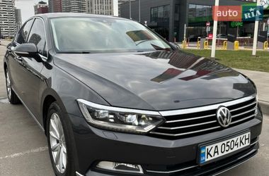 Седан Volkswagen Passat 2018 в Киеве