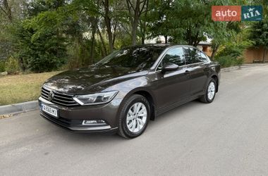 Седан Volkswagen Passat 2018 в Києві