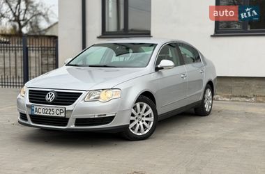 Седан Volkswagen Passat 2006 в Луцке