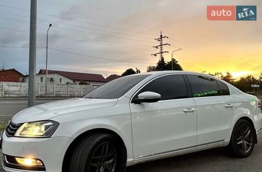 Седан Volkswagen Passat 2012 в Киеве