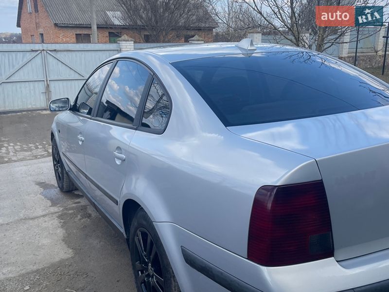 Седан Volkswagen Passat 1998 в Фастове