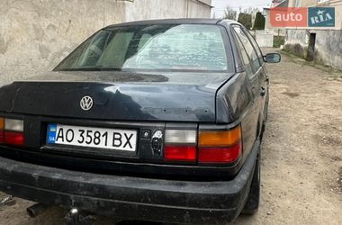 Седан Volkswagen Passat 1989 в Осій