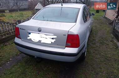 Седан Volkswagen Passat 2000 в Шепетовке