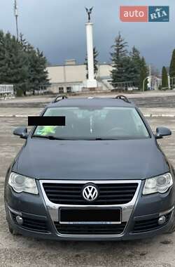 Универсал Volkswagen Passat 2010 в Гусятине