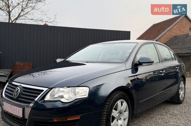 Седан Volkswagen Passat 2005 в Львове