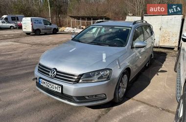 Універсал Volkswagen Passat 2013 в Житомирі