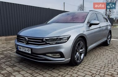 Универсал Volkswagen Passat 2020 в Коростене