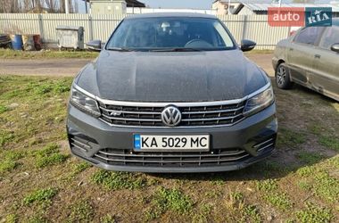 Седан Volkswagen Passat 2017 в Киеве
