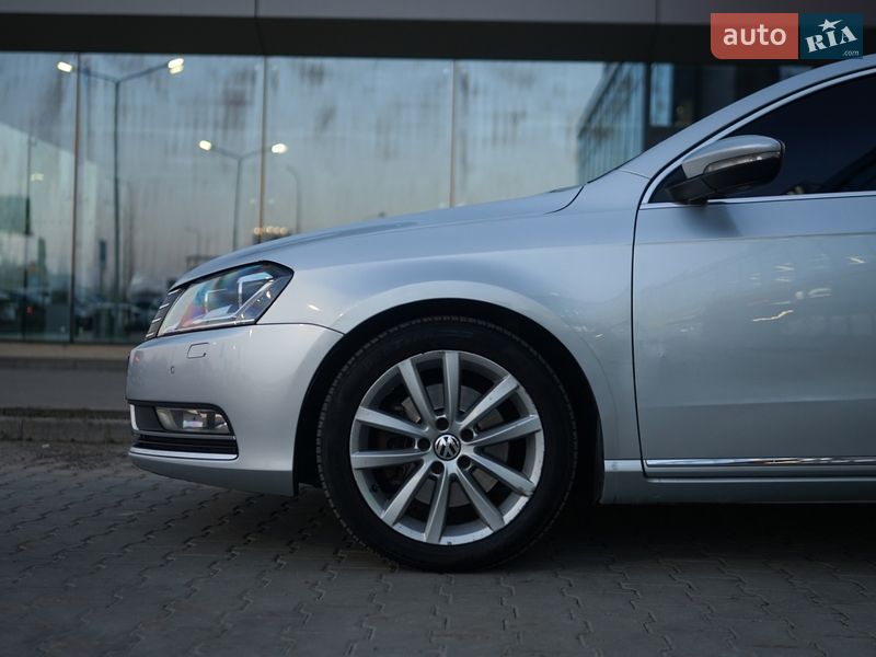 Седан Volkswagen Passat 2012 в Львове