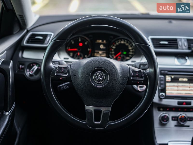 Седан Volkswagen Passat 2012 в Львове
