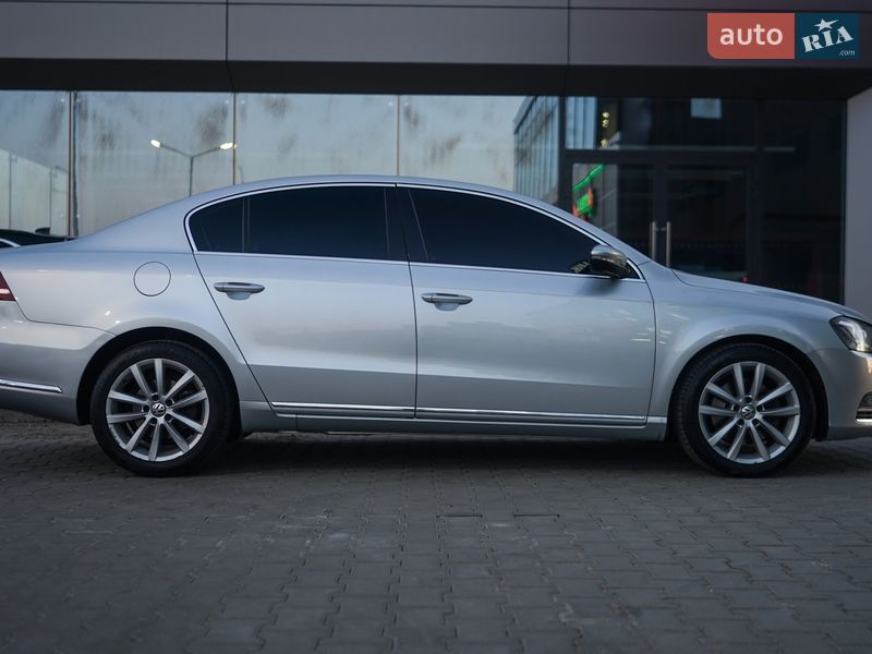 Седан Volkswagen Passat 2012 в Львове