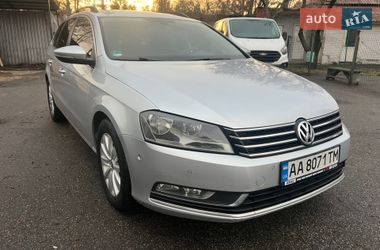Универсал Volkswagen Passat 2014 в Киеве