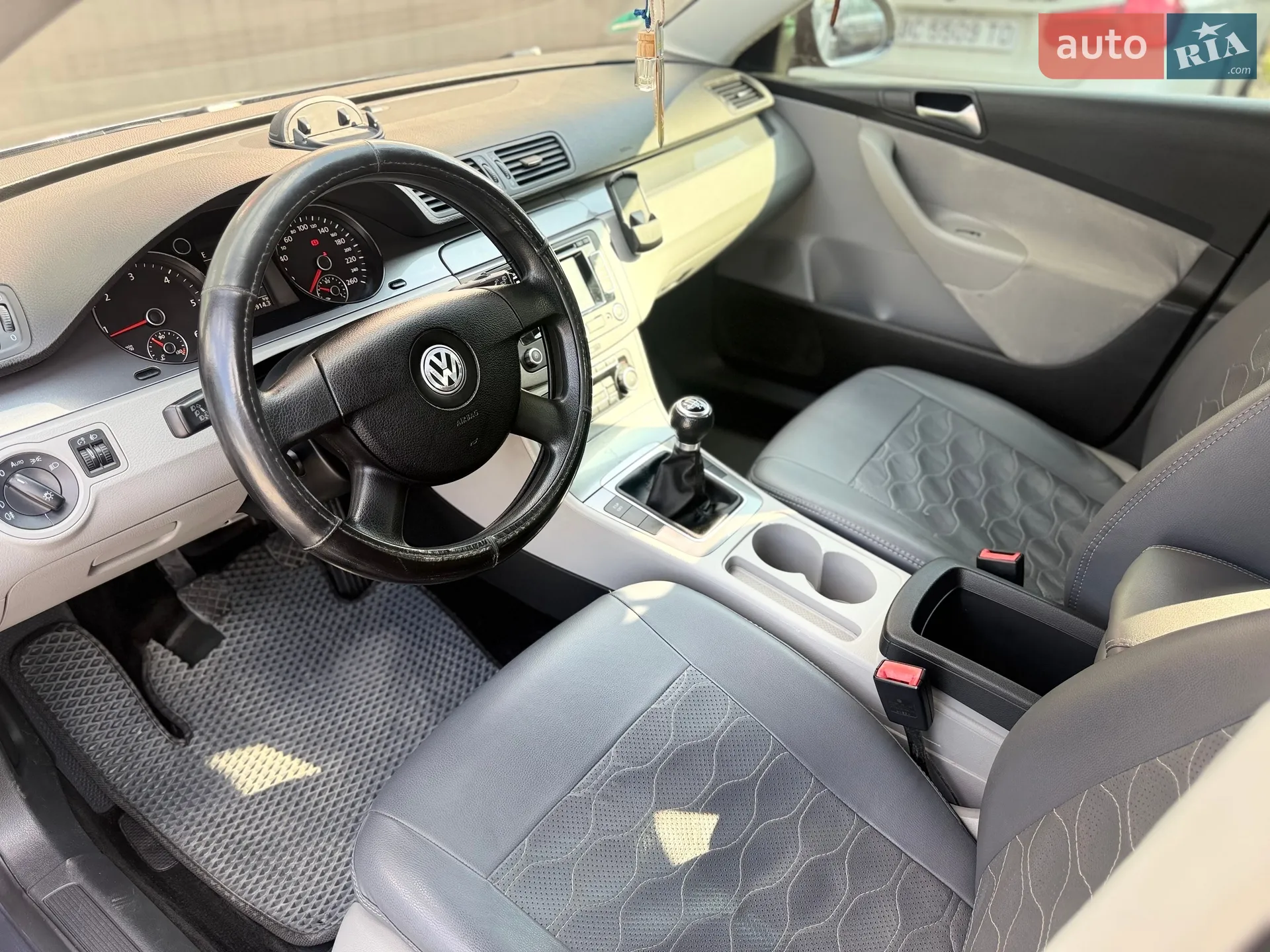 2010 Volkswagen Passat - мініатюра 17