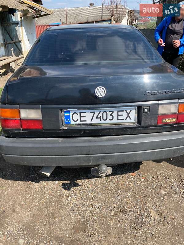 Седан Volkswagen Passat 1992 в Новоселице