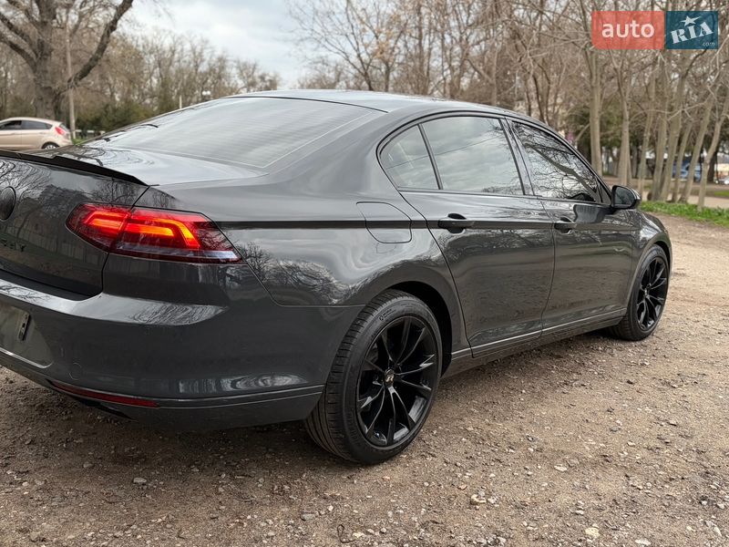 Седан Volkswagen Passat 2016 в Одессе