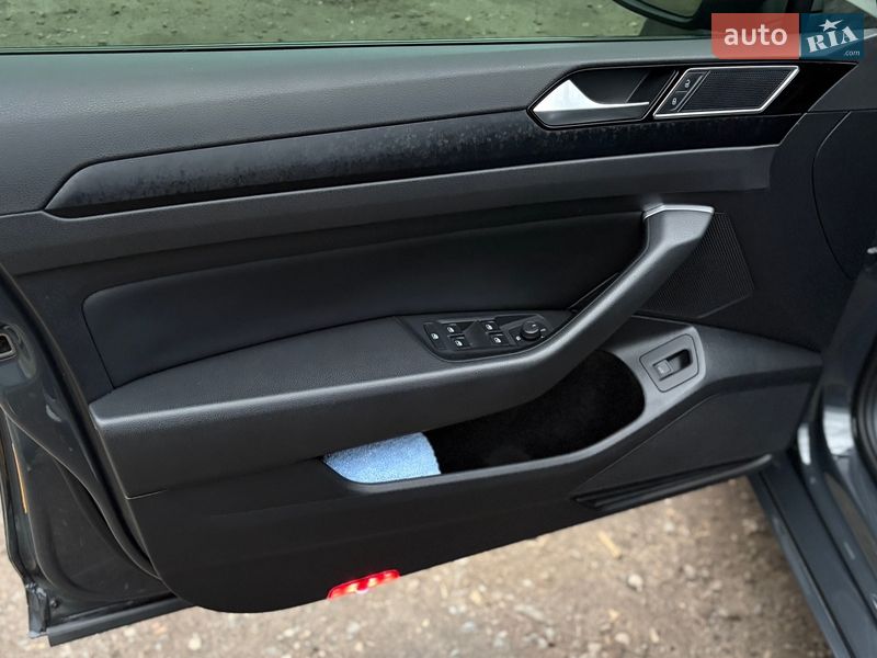 Седан Volkswagen Passat 2016 в Одессе