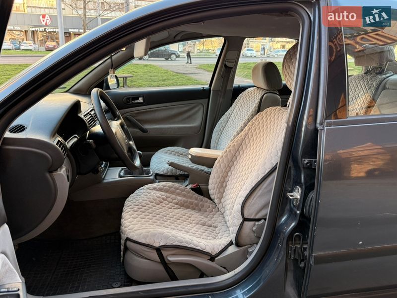 Седан Volkswagen Passat 1999 в Одессе