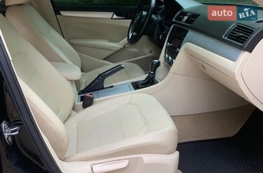 Седан Volkswagen Passat 2012 в Днепре