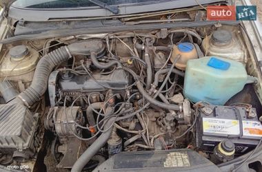 Седан Volkswagen Passat 1988 в Барышевке