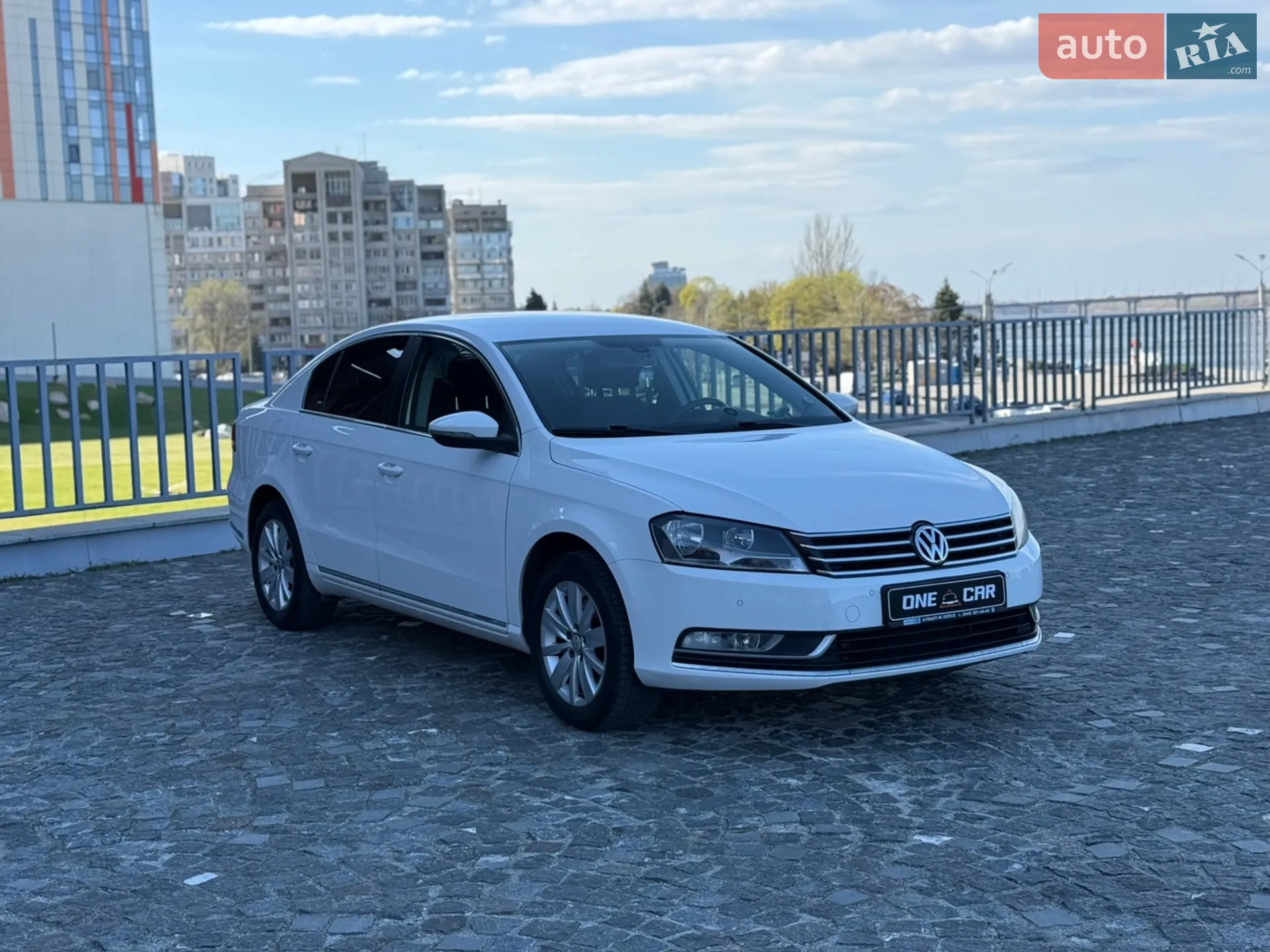 2013 Volkswagen Passat - мініатюра 2