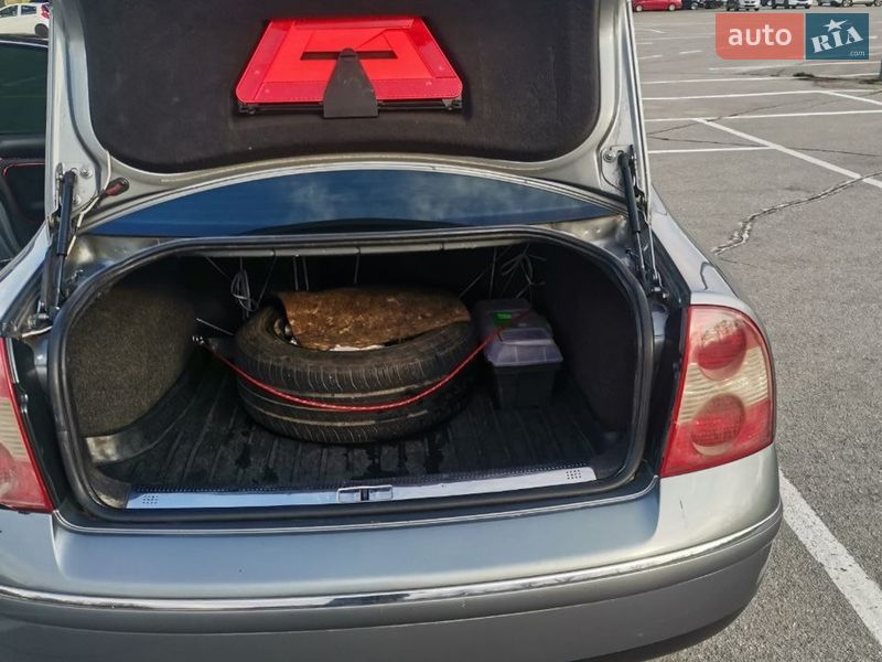 Седан Volkswagen Passat 2003 в Запорожье