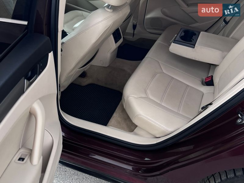 Седан Volkswagen Passat 2013 в Днепре