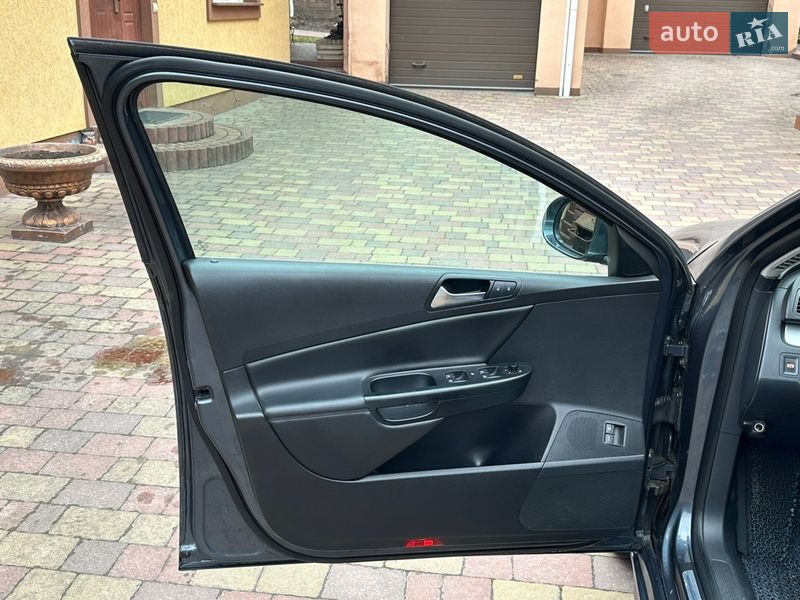 Универсал Volkswagen Passat 2010 в Ровно
