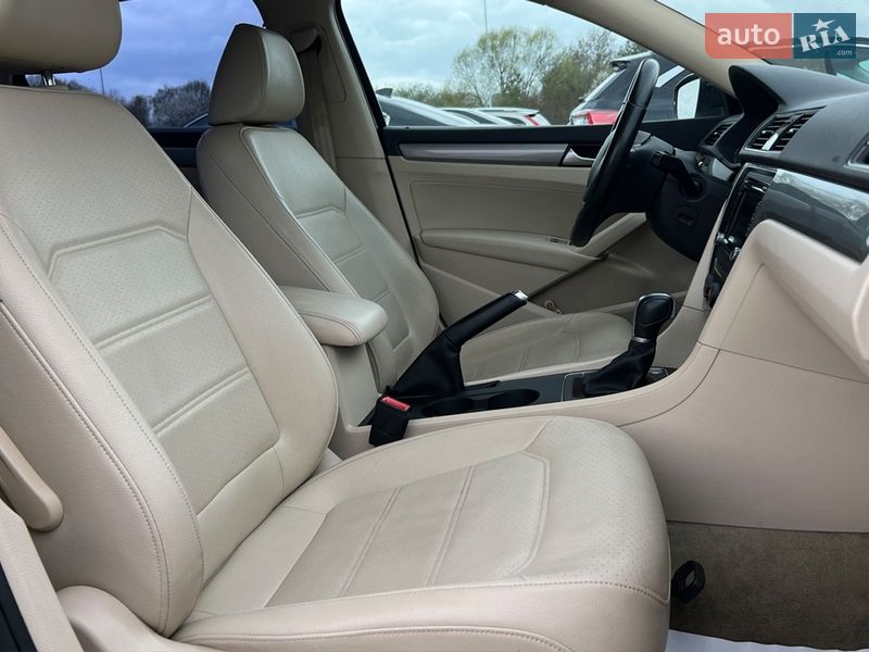 Седан Volkswagen Passat 2015 в Львове