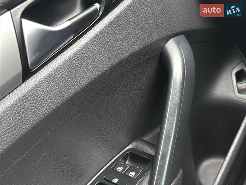 Седан Volkswagen Passat 2012 в Гайсине