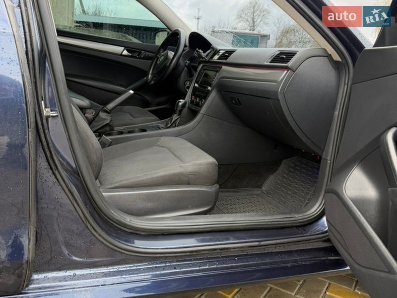 Седан Volkswagen Passat 2012 в Гайсине