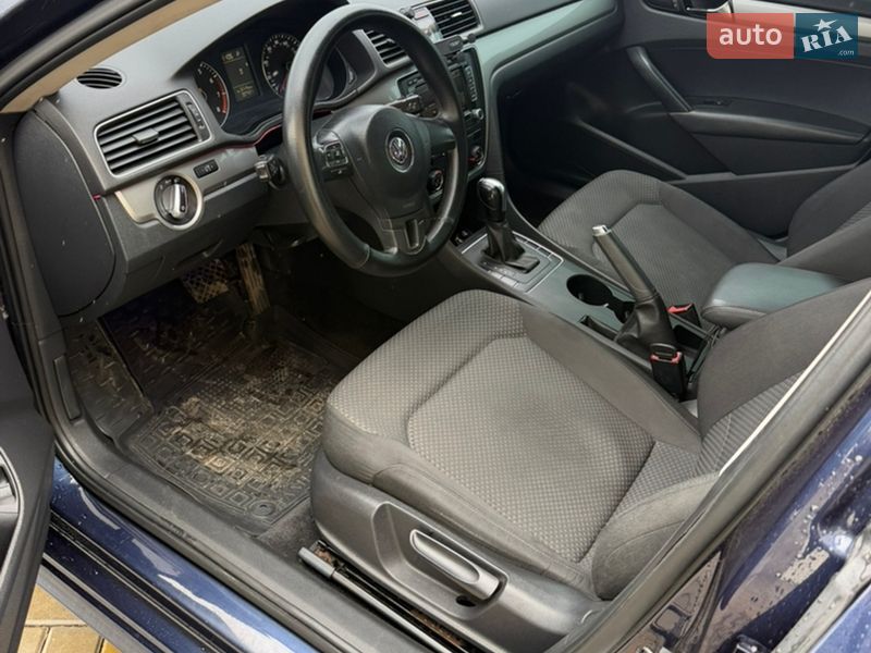 Седан Volkswagen Passat 2012 в Гайсине