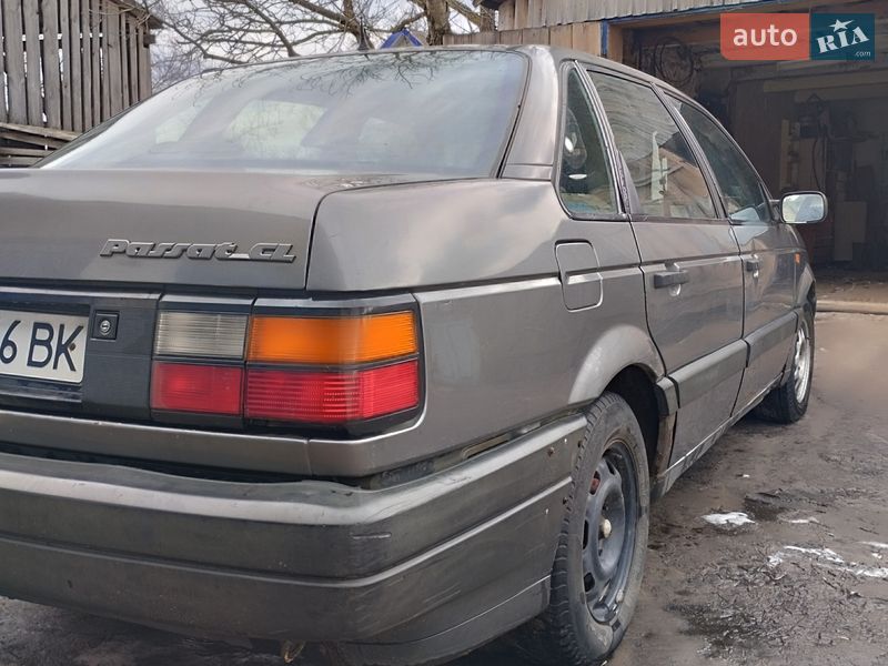 Седан Volkswagen Passat 1989 в Владимирце