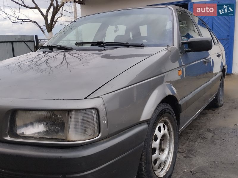 Седан Volkswagen Passat 1989 в Владимирце