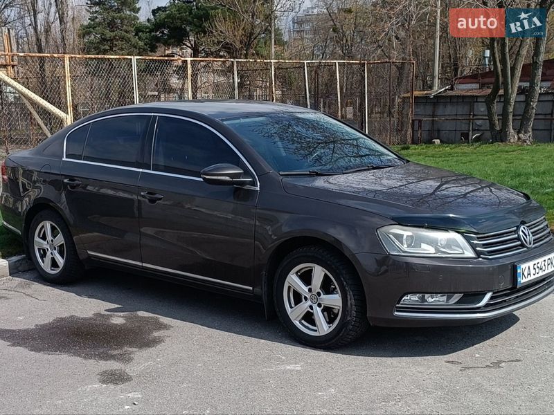 Седан Volkswagen Passat 2012 в Киеве