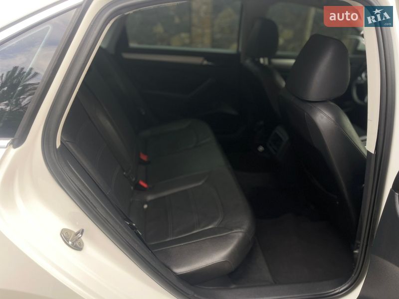 Седан Volkswagen Passat 2013 в Луцке